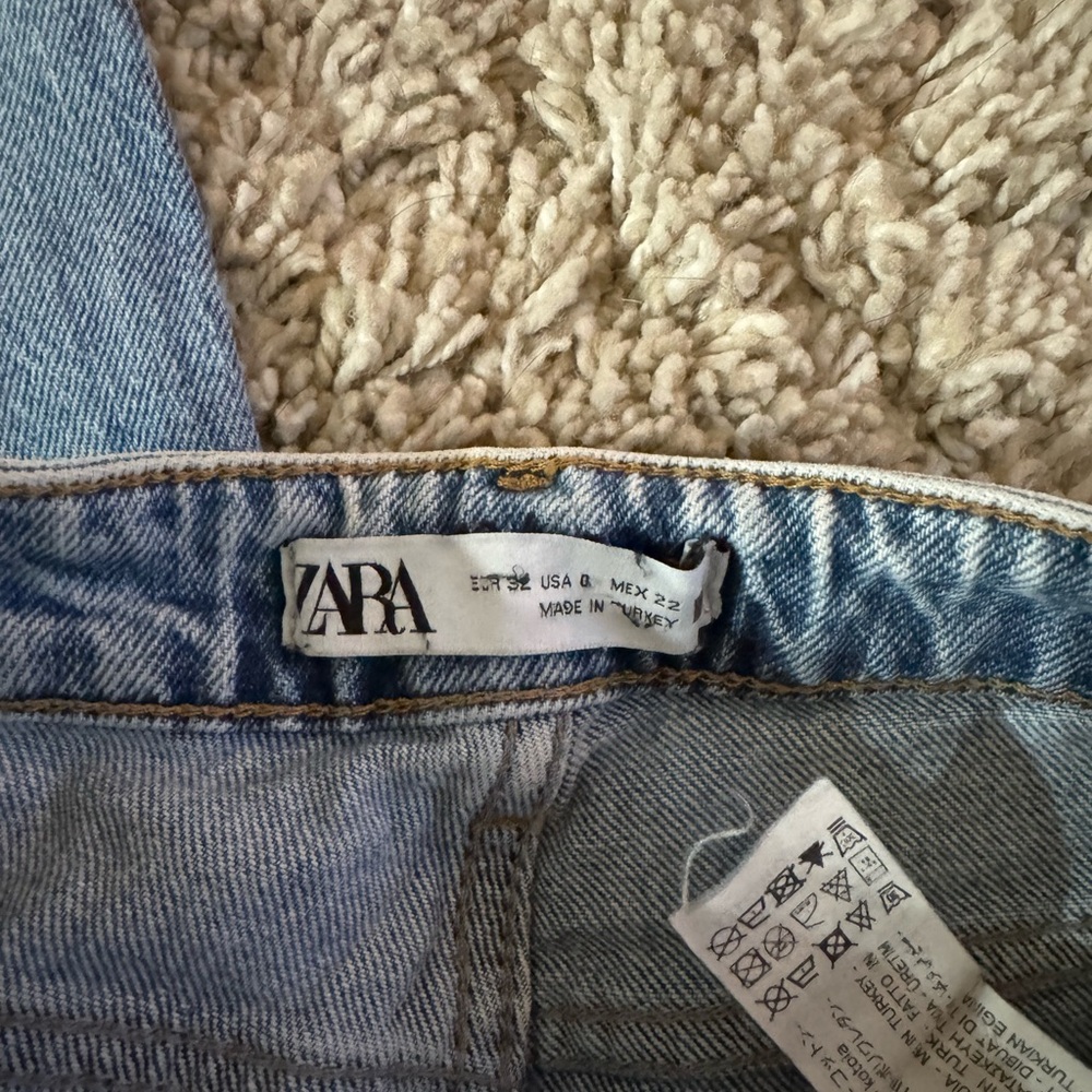 Zara Ripped Jeans - Picture 2 of 3